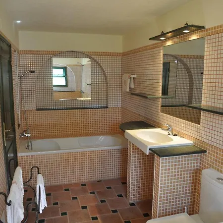 Fazendinha - - Spacious And Tranquil Ταβίρα